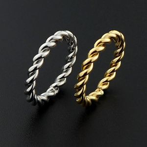 Bague à la mode et simple, luxe léger, or électrolytique 18 carats, bague en acier inoxydable anti-décoloration, bijoux de mode - Product Image 1