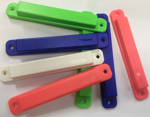 Étiquettes ABS UHF RFID à distance de lecture plus longue pour le suivi des actifs 135*22mm - Product Image 1