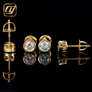 Boucles d'oreilles clous en moissanite, plaqué or 18 carats, taille brillant ronde, sertissage clos, classiques, unisexe, pour usage quotidien - Product Image 6
