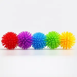 Dikenli masaj topu plastik Spiky oyuncak sarı yumuşak Fidget duyusal yetişkinler için dikenli masaj topu 2.5 Cm çok renkli Mini çit topları çocuklar