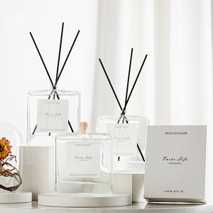 Juego de regalo de <span class=keywords><strong>perfume</strong></span> difusor de caña para decoración del hogar de 120ml de lujo personalizado al por mayor para mujer incluye caja de regalo - Product Image 1