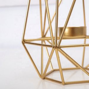 Petit <span class=keywords><strong>bougeoir</strong></span> en métal le plus vendu Design élégant Éclairage décoratif unique en fer doré fait à la main pour la maison et l'hôtel - Product Image 3