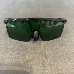 نظارات السلامة من الكمبيوتر الصناعي المضاد بالأشعة البنفسجية في الصين ، نظارات حماية بلاستيكية مرنة مضادة للانزلاق لحجب ضوء الأشعة تحت البنفسجية والليزر - Product Image 1