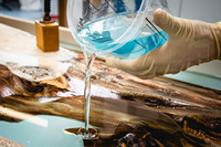 Résine de moulage MTBJZJ directement de l'usine, surface brillante, longue durée de vie pour les objets artisanaux et les meubles épais moulés à la main