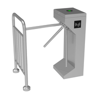 Tourniquet vertical en acier inoxydable avec bras abattant, barrière anti-pincement et anti-collision, accès bidirectionnel par reconnaissance faciale, empreinte digitale, QR et RFID