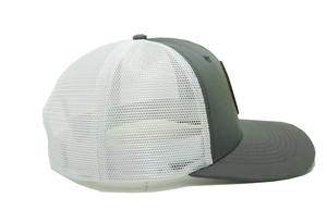 Casquette de camionneur rétro classique Casquette grise avec maille blanche Logo en cuir personnalisé 6 panneaux OEM Vietnam Casquette de haute qualité pour toutes les saisons - Product Image 4