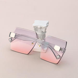 Nuevas gafas de sol sin marco para mujer, lentes cuadradas grandes de PC, UV400, ligeras, a la moda, C3, gris, rosa - Product Image 2