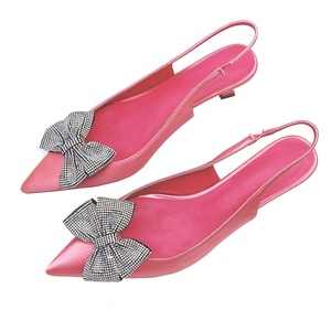 Décolleté con fiocco a punta di grandi dimensioni con strass rosa scarpe con tacco basso da donna <span class=keywords><strong>tacchi</strong></span> corti <span class=keywords><strong>neri</strong></span> con gattino per Slingbacks da donna 2023 - Product Image 3