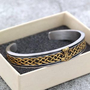 Pulsera nórdica retro de acero inoxidable para hombre, con diseño de martillo de Thor en forma de C, regalo de joyería para combinar con ropa. - Product Image 2