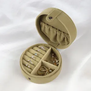 Casing organizer lembut hijau mewah kecil perhiasan travel display gelang kalung cincin kotak perhiasan dengan 7 slot gulungan