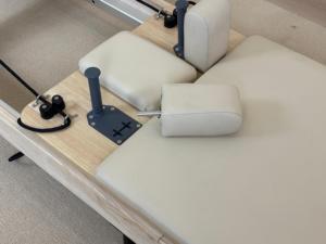 En promotion : Équipement d'exercice à domicile – Tables de Reformer télescopiques en <span class=keywords><strong>bois</strong></span> d'érable, Reformer Pilates classique pliable et portable - Product Image 2