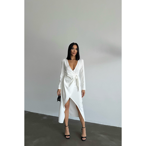 Robe de travail blanche avec détail broche, style enveloppant élégant - Product Image 4