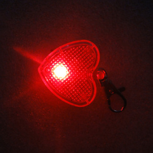 Luz de seguridad para mascotas, luz Led parpadeante con forma de corazón multicolor, fácil de quitar - Product Image 2