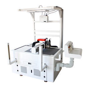 Machine de découpe automatique à couteau oscillant pour la production de cuir synthétique PU et de cuir véritable avec fonction de perforation - Product Image 5