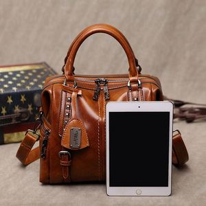 Dropshipping Shopify Sacs à main et à bandoulière pour femmes pour le quotidien Rétro Spacieux en forme d'oreiller en cuir ciré à l'huile Grande capacité - Product Image 4