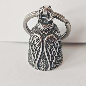 Collier Rétro Punk pour Homme avec Pendentif Ange Ailé et Clochette, Porte-clés Métallique Style Vintage, Bijoux pour le Commerce International - Product Image 1