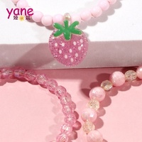 Ensemble de bracelet en perles acryliques rose avec cadeau pour enfants fraise