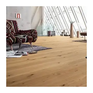 Nouveau parquet en bois dur d'ingénierie brossé gris fumant un plancher en noyer rustique