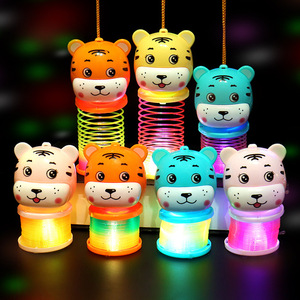 Juguete de anillo luminoso del Año del Tigre, anillo elástico de plástico con arcoíris para niños unisex de 2 a 4 años - Product Image 1