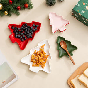 Juego de platos de cerámica con forma de árbol de Navidad, en blanco, verde, rosa y rojo, con forma de estrella, para servir bocadillos, decoración de mesa para fiestas navideñas. - Product Image 1