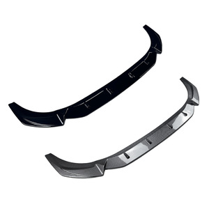 Kit de Modificación de Parachoques Delantero de una Pieza en ABS con Acabado Negro Brillante y Patrón de Carbono para Audi Q3 2019+ - Product Image 1
