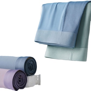 Calzoncillos bóxer de seda helada para hombre, cómodos, transpirables, sin costuras, de tiro medio, diseño hueco para mayor ventilación, ideales para el verano. - Product Image 4