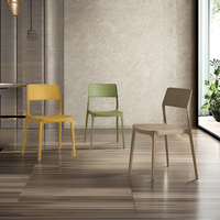 Chaise de salle à manger en plastique PP au design moderne - Mobilier pour la maison, la cuisine, le centre commercial, l'extérieur, le bureau à domicile et l'hôtel