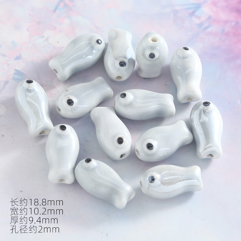 Pez pequeño electrochapado en cerámica, color gris plateado (1 unidad)