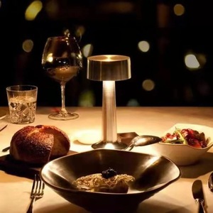 Amelech ATL8004 Interruptor de toque LED Luzes noturnas de cabeceira Lâmpada de mesa recarregável com USB de mesa