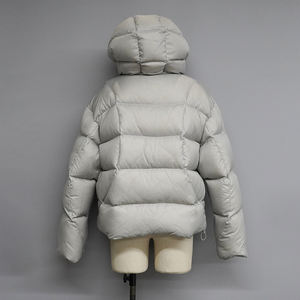 Chaqueta de Plumón Gris Personalizada de Lujo con 900 Gramos de Relleno para Hombre, Chaqueta de Invierno para Hombre para Temperaturas de Menos 10 Grados, Chaqueta Acolchada - Product Image 2