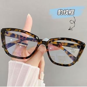 Lunettes anti-lumière bleue œil de chat tendance pour femmes, anti-lumière bleue UV400, montures légères, taille moyenne, couleurs vibrantes - Product Image 4