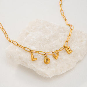 N & S Bijoux tendance en acier inoxydable plaqué or 18 carats pour femme Porte-clés géométrique grec Pendentif d'amour Collier ras du cou à la mode - Product Image 2