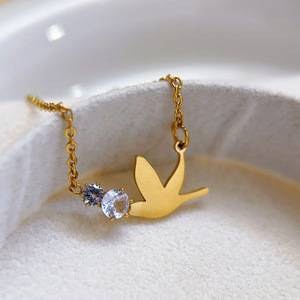 Collier pendentif en acier inoxydable et <span class=keywords><strong>colombe</strong></span> minimaliste pour femmes à la mode plaqué avec collier animal en zirconium en or 18 carats - Product Image 2