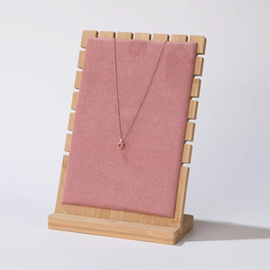 Tablero rectangular alto de madera tapizado en terciopelo para exhibir collares, con múltiples ranuras para colgar, para escaparates de tiendas. - Product Image 5