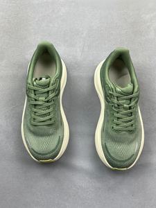 Chaussures décontractées de luxe pour hommes et femmes, chaussures de sport, associées à un tissu en maille respirant Bondi, tendance. - Product Image 2
