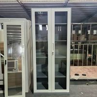 Armoire de classement métallique avec serrure et portes vitrées, casier métallique avec portes vitrées, casiers pour vestiaire