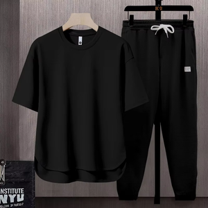 Conjunto deportivo informal de 2 piezas para hombre, camiseta de manga corta y pantalones deportivos, ajuste cómodo para entrenamiento. - Product Image 5