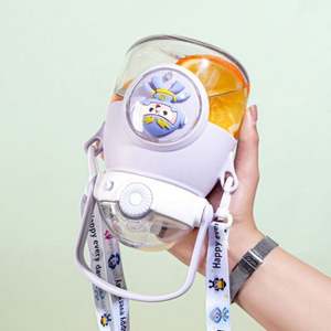 Botella de agua de plástico ecológica de 900 ml con diseño de dibujos animados para niños, con pajita y asa, ideal para guardería y escuela. - Product Image 4