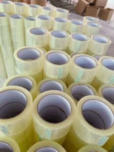 Cinta adhesiva de embalaje acrílica amarillenta activada por agua de una cara BOPP de alta calidad - Product Image 2