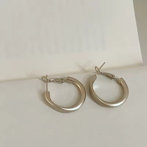Pendientes de Aro en Forma de C de Acero Inoxidable Chapados en Oro de 18k de Alta Calidad para Mujer, Joyería Hipoalergénica, Pendientes de Aro con Forma de Espiral - Product Image 2