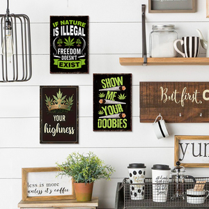 Targa in Metallo Vintage Retrò 'Show Me Your Doobies' per Decorazione Murale di Man Cave, Bar, Casa, Stanza per Fumatori - Product Image 1