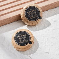 Kit d'articles de toilette jetables personnalisés avec logo pour hôtel, comprenant un bonnet de douche, du shampoing, du savon et une brosse à dents, idéal pour les voyages ou les fournitures de chambre