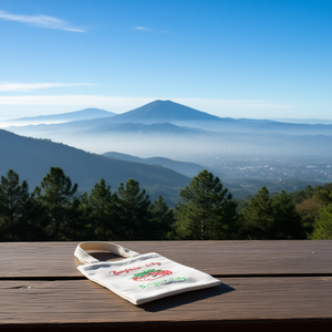 Borsa in tessuto bianco stampato con fragole 32x37cm per souvenir di Baguio City - Product Image 2