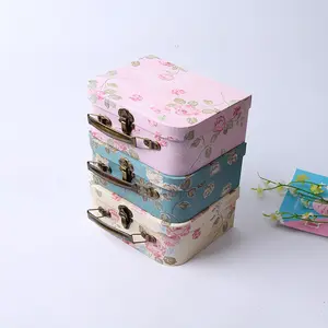 Kişiselleştirilmiş düğün gül hediye kutusu giysi parfüm ambalaj bavul kollu kutular