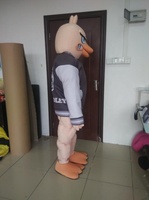 Fabricant professionnel de costumes de mascotte de canard sur mesure, costumes de mascotte de canard musclé en T-shirt gris pour adultes, costumes de mascotte pour spectacle sur scène