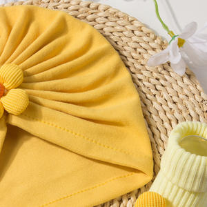 Nuevo conjunto de sombrero y calcetines para niños, lindo sombrero y calcetines de bebé con flores, combinación de otoño e invierno, conjunto cálido para bebé - Product Image 4