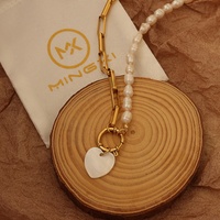 Collier tendance pour femme en acier inoxydable plaqué or 18 carats avec pendentif cœur en perle et coquillage, étanche, style trombone