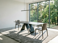 Table à manger rectangulaire en pierre frittée à bord fin, plateau en céramique de 12 mm avec base métallique à renforts cachés, design moderne