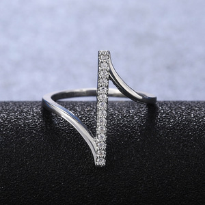 Anello da Donna Ultra Semplice con Micro Pavé di Zirconia Cubica, Ornamento Trendy per Uso Quotidiano - Product Image 2
