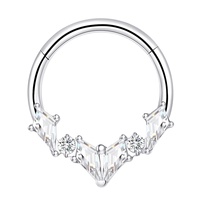Histoires de piercing ASTM F 136 Titanium Kite Shaped CZ Hinged Segment Clicker Hoop Ring Piercing Jewelry